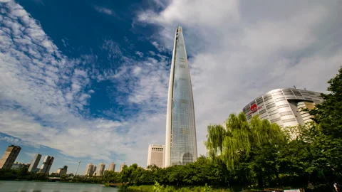 August 29, 2017:Take a time lapse of Lotte building from Seokchon lake. Vidéo 145925951