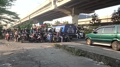 August 3, 2026. Severe congestion; vehicles are backed up on Kalimalang Road. Stock-Footage 341314976