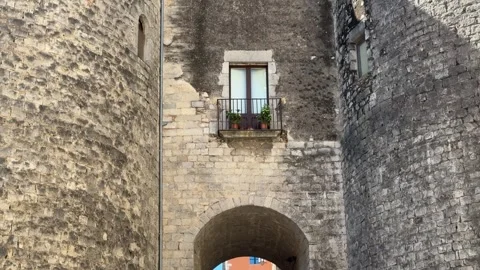 August 9, 2026 - Girona, Spain - Ancient defensive walls of Girona 库存影片 338140860