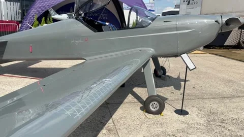 Aura Aero INTEGRAL E Electric aircraft display at Paris Airshow. Vídeo Stock 342581745