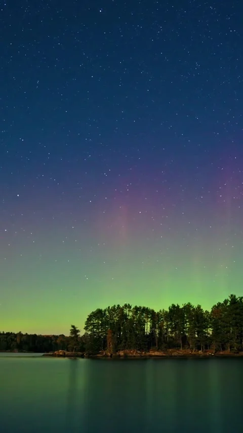 Aurora in the night sky Video stock 328411131