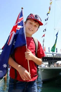 Aussie boy with flag harbourside Foto stock