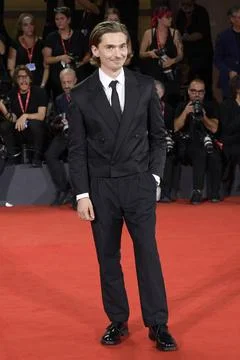  Austin Abrams bei der Premiere des Kinofilms Wolfs auf der Biennale di Ve... Stock Photos