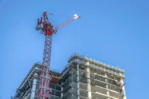Austin, Texas- Under construction high-rise building with tower crane in a .. Foto stock