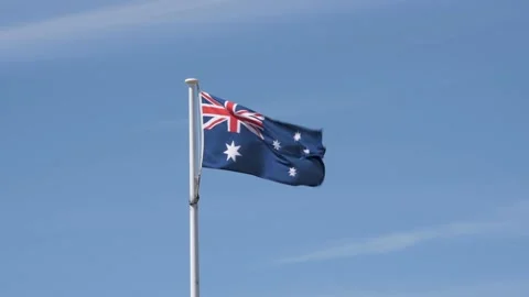 Australian flag in the wind on background of blue sky 스톡 동영상 131279354