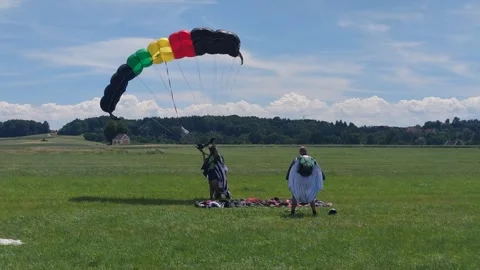 Austria, 20. August 2025 - skydiver landing Video stock 315878621
