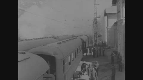 AUSTRIA GERMANY - 1945: Platform luggage - Bundles gathered on the platform 库存影片 344006017