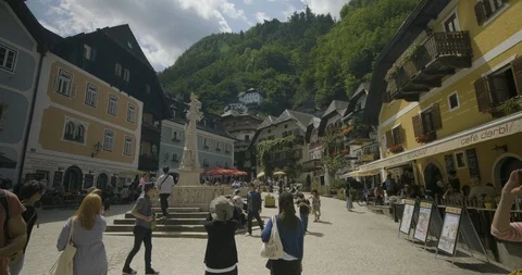 Austria Hallstatt Marktplatz-Tilt-Down 422 25FPS Stock Footage 128017383