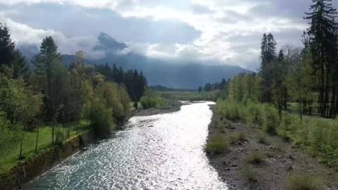 Austria - Lake, Forest, River, Trees, Clouds, God-rays 库存影片 131173545