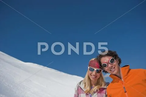 Austria, Salzburger Land, Altenmarkt, Zauchensee, Young couple head to head in Stock Photos