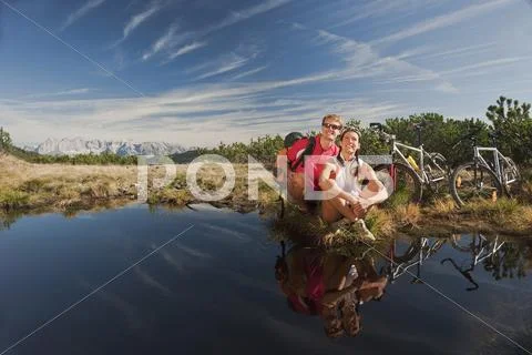 Austria, Salzburger Land, Bikers enjoying views of the lake Stock Photos