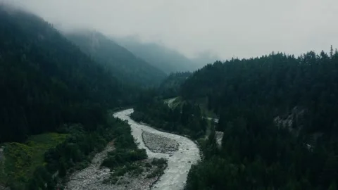 Austrian Aerial Landscape Featuring a Winding River Through Dense Forest 库存影片 331164154