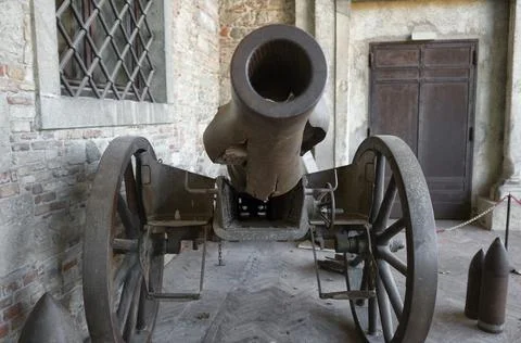 Austrian artillery piece, with the barrel exploded Foto stock
