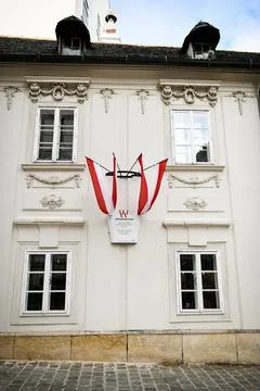 Austrian flag drapes from Wiener Modeschule baroque facade between sash win.. 写真素材