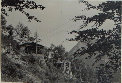 Austrian Museums, 17th-20th ct, Forcello basso, cable car with elevator station. Foto stock