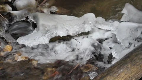 Austrian stream in winter Vídeos de archivo 8760736