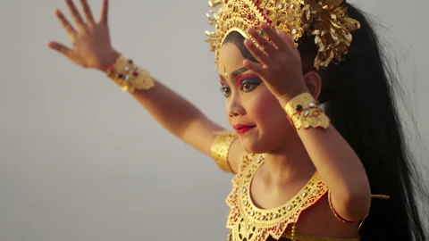 Authentic balinese dancer dancing with dramatic facial expression, bali tourism Stock Footage 265646273