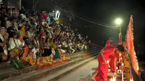 Authentic Ganga Worship Ceremony in Rishikesh India 스톡 동영상 337622802