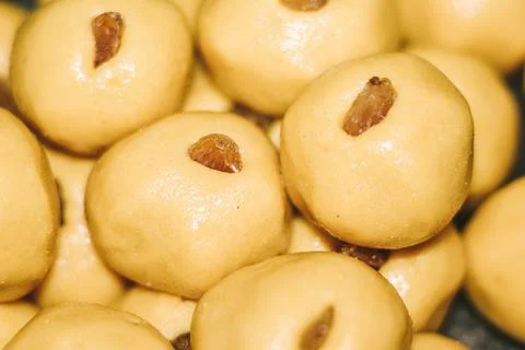 Authentic Indian milk-based peda dessert balls arranged closely 스톡 사진