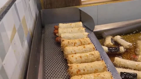 Authentic Korean Fried Fish Cakes (Eomuk) Sizzling in Deep Fryer at a Traditiona Video stock 337373274