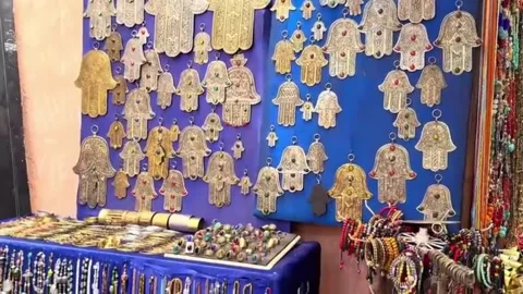 Authentic Marrakech Souk Handmade Jewelry And Moroccan Crafts Stockbeeldmateriaal 335240565