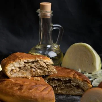 Authentic pie on a black background with ingredients Stock-Fotos