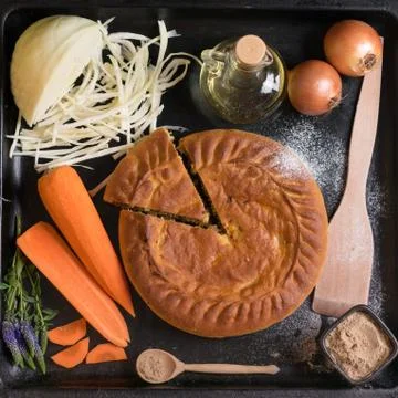 Authentic pie on a black background with ingredients Stock-Fotos