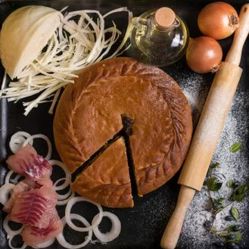 Authentic pie on a black background with ingredients Stock-Fotos