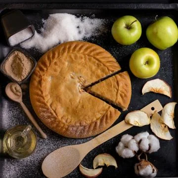 Authentic pie on a black background with ingredients Stock-Fotos