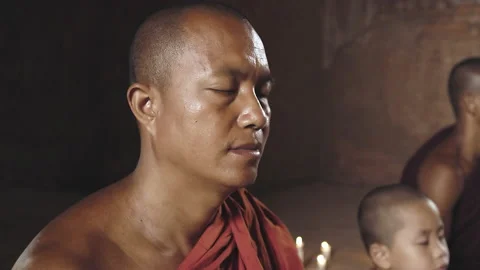 Authentic real monks In Bagan Mayanmar / Burma doing meditation in ancient templ Stock-Footage 201094440