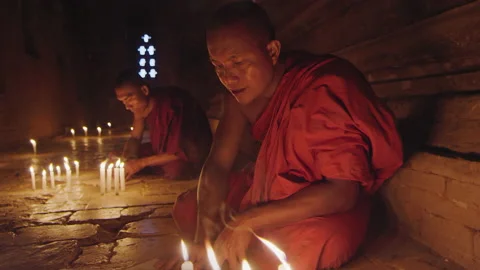 Authentic real monks In Bagan Mayanmar / Burma  reading and studying religious s Видео 201095295