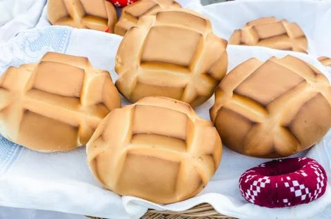 Authentic rustic bread in a basket Fotos Stock