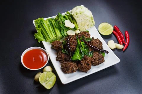 Authentic Thai Fried Spicy Minced Pork Balls, Larb Moo Tod with Herbs and F.. 库存照片
