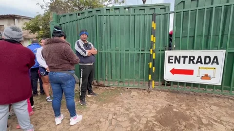 Authorities rule out further risks after deadly barge explosion in Paraguay, Asu 스톡 동영상 338262855