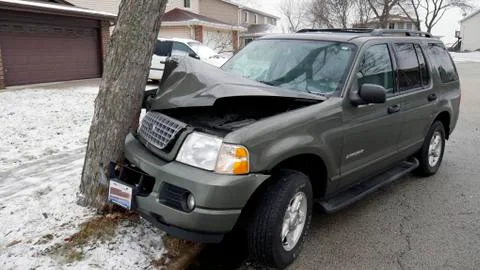 Auto Crash into Tree 库存照片