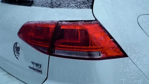 Auto headlights in winter 스톡 동영상 85927974