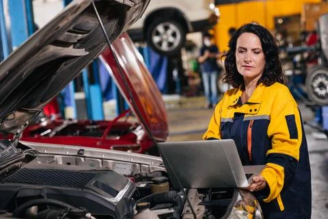 Auto mechanic car engineer using laptop computer tuning ECU diagnosis analy.. Stock Photos