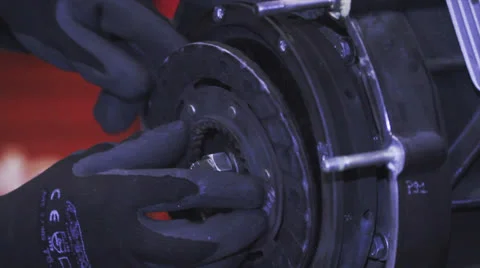 Auto mechanic changing clutch Video stock 24231748