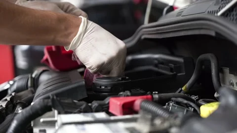 An auto mechanic is cleaning the engine compartment. car service. close-up. Видео 204878959