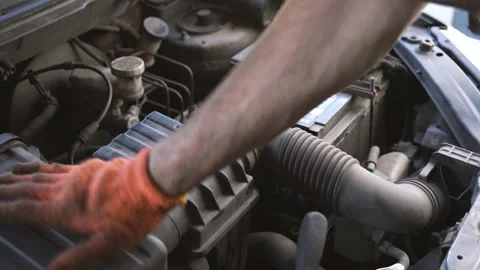 Auto mechanic diagnoses a car using a computer. car workshop. close-up 库存影片 208882667