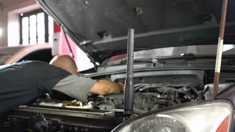 Auto mechanic repairs car engine. car service. auto repair shop Видео 205510544