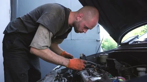 Auto mechanic repairs car engine. car service. close-up. Видео 206077850