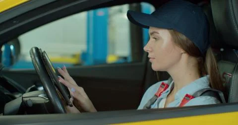 Auto mechanic uses tablet computer to inspect technical condition sitting behind 스톡 사진