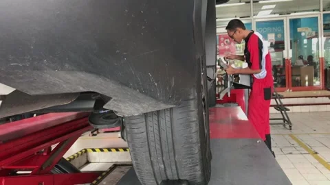 Auto repair fixed with computerized wheel alignment machine Stock Footage 212085360