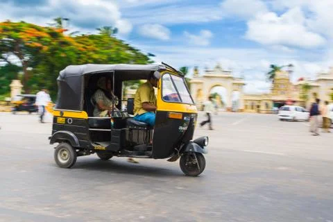 Auto Rickshaw in front of Mysore Palace. Stock-Fotos