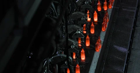 Automated conveyor line or process of forming bottle of molten glass, top view. Видео 122484532