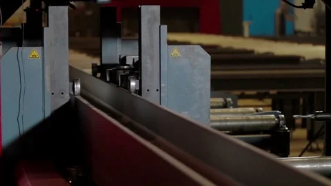 Automated Drilling Machine processes the metal Vídeo Stock 83637184