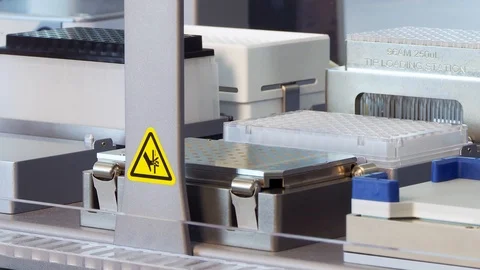 Automated liquid handling system pipetting metal plate close up Stock Footage 92623299