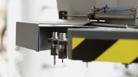Automated milling machine changing working bits - close up. 스톡 동영상 201130012