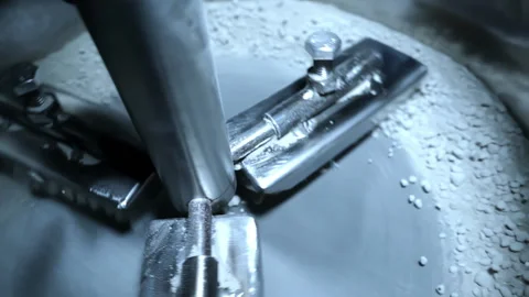 Automated milling machine processing metal powder material at production plant Vídeo Stock 200873802